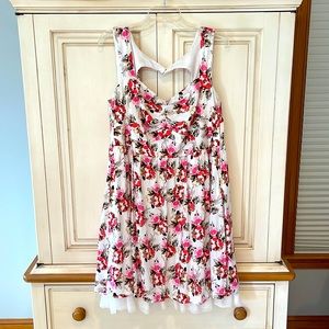 Flowered Torrid dress with lace trim